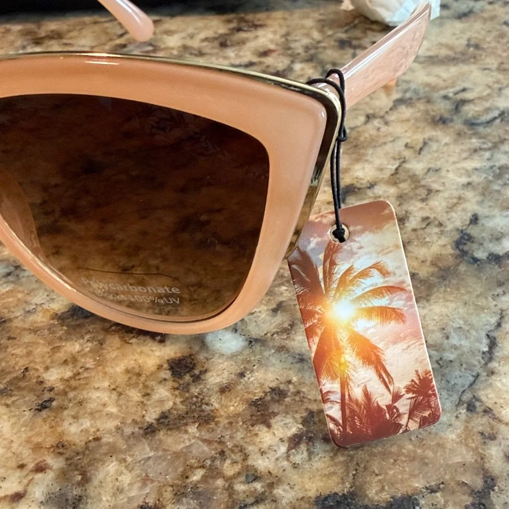 Chic Peach Cat-Eye Sunglasses - Picture 11 of 11